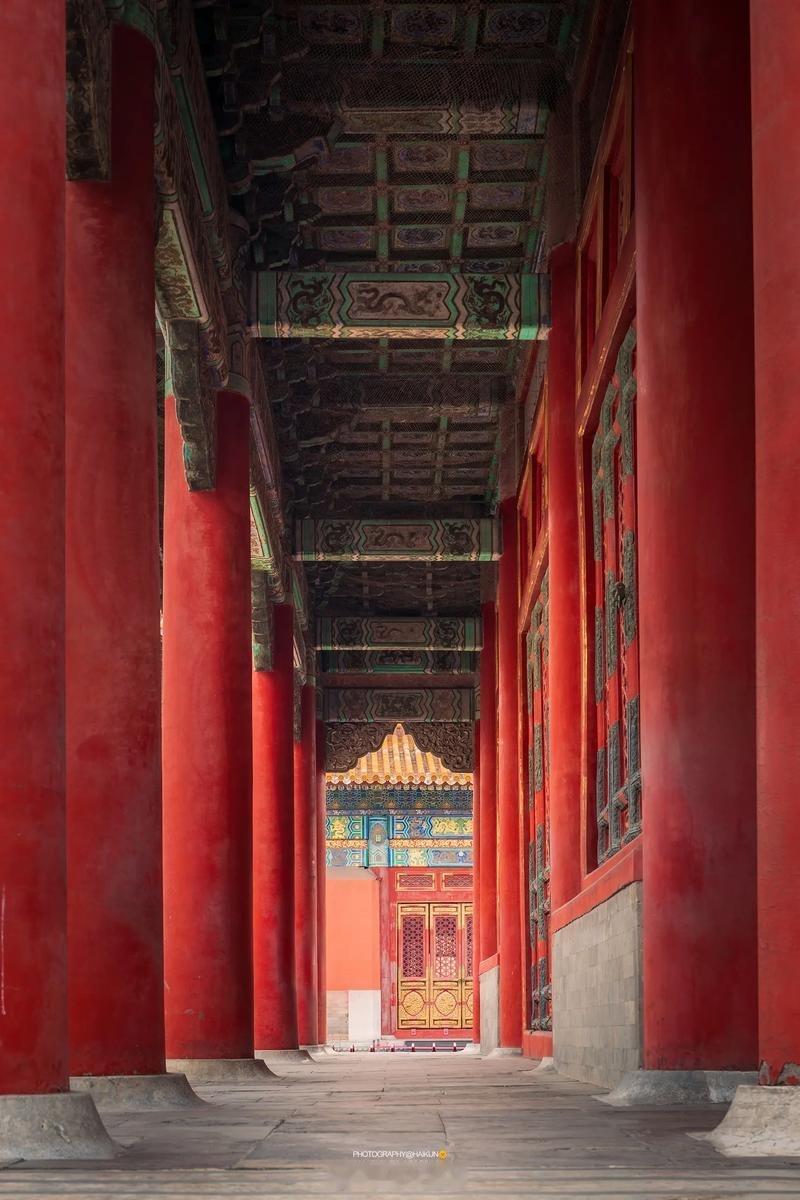 故宫每年用60吨猪血震邪是真的吗？震不镇邪的我不知道，做粘合剂是真的。古建筑里常