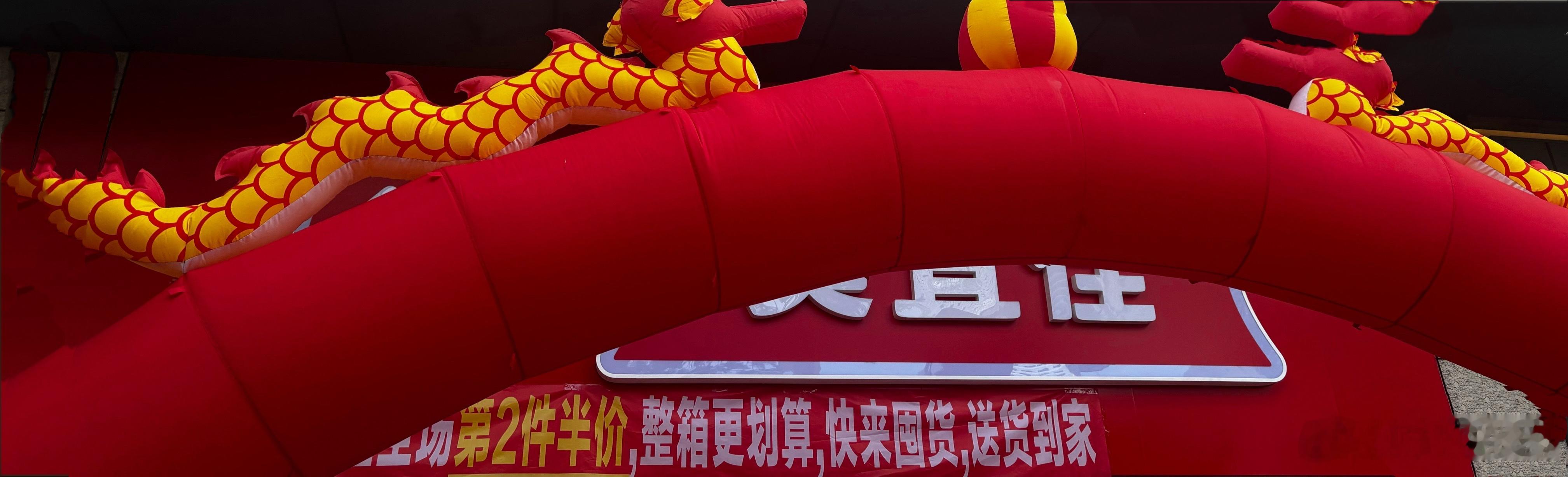 昨晚回去，路过美宜佳就不由自主买了些吃的。美宜佳有个优势，选品和摆设很有考究，老