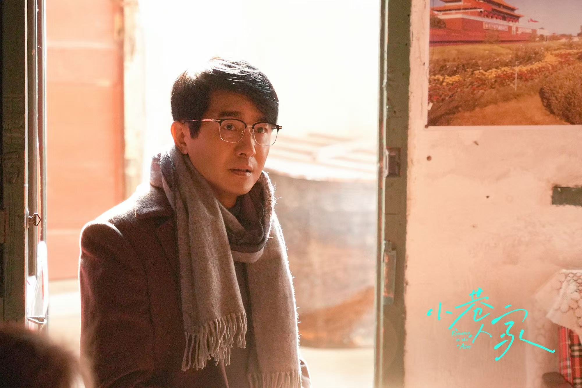 小巷人家实时收视再创新高  📺《小巷人家》里，小巷的石板路仿佛带着我们走进了另