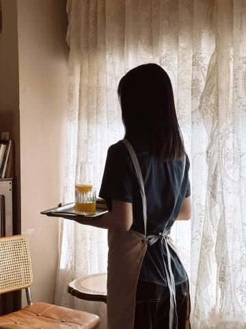   徐梦洁就是《三人行》的忠实记录者吧，在小彩虹的镜头下看到了三人行世界的美好，