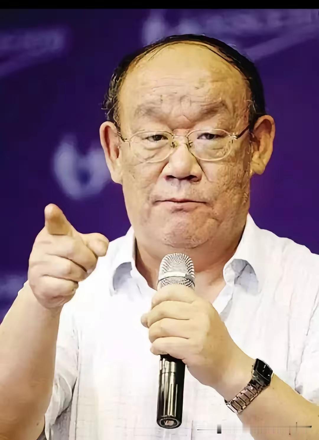 看完潘绥铭教授的调研才懂，原来七成夫妻都困在假性婚姻里，看似有家，实则常年独自煎