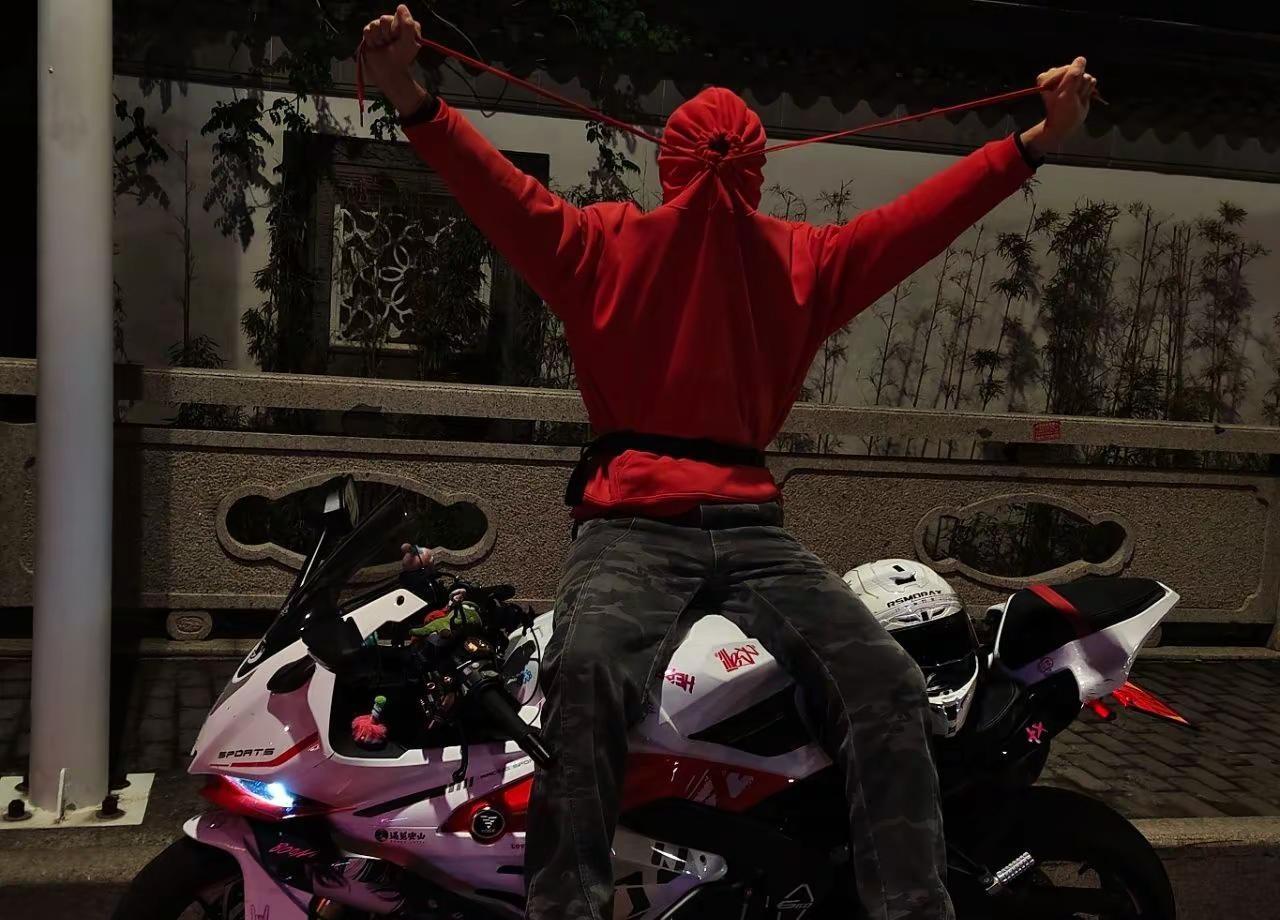 人们总说万一死了怎么办，那你有没有想过你是否真正的活着，今晚高速试试六挡会不会死