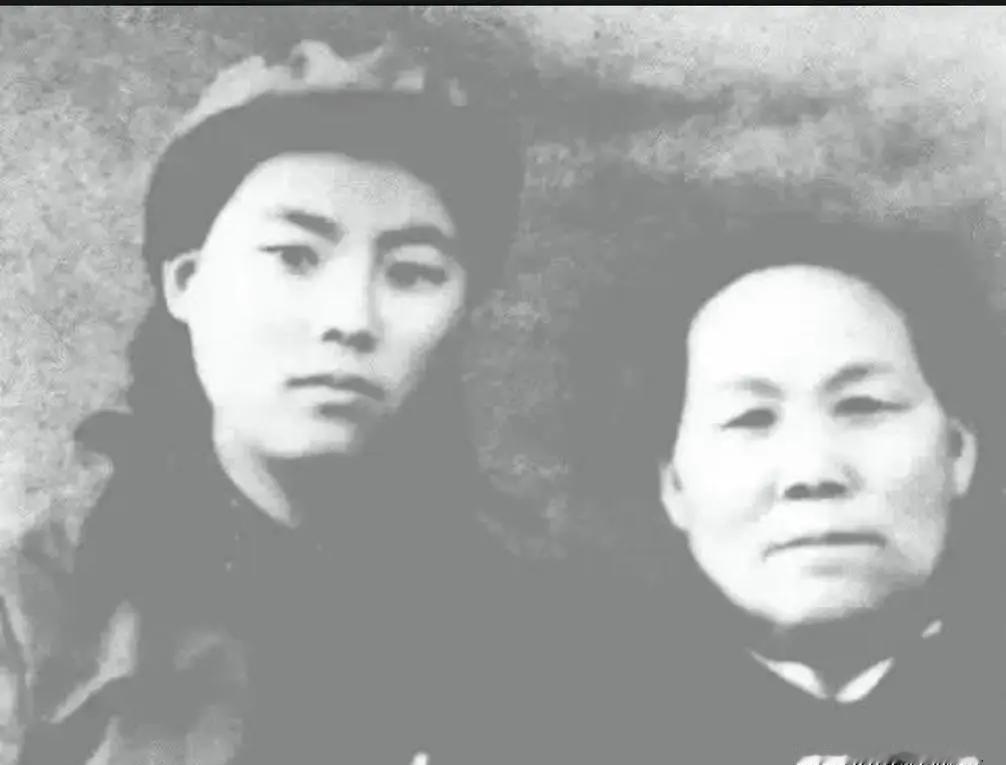 1940年，山东一位大娘给八路军做了小米饭，饥饿的战士们狼吞虎咽。然而，他们突然