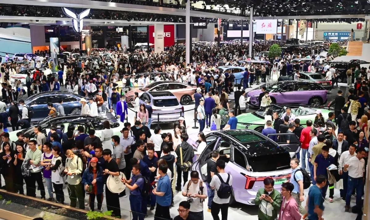 为什么工信部现在要严打“速成车”了？  新能源汽车这几年卷到头了，从价格战卷到参