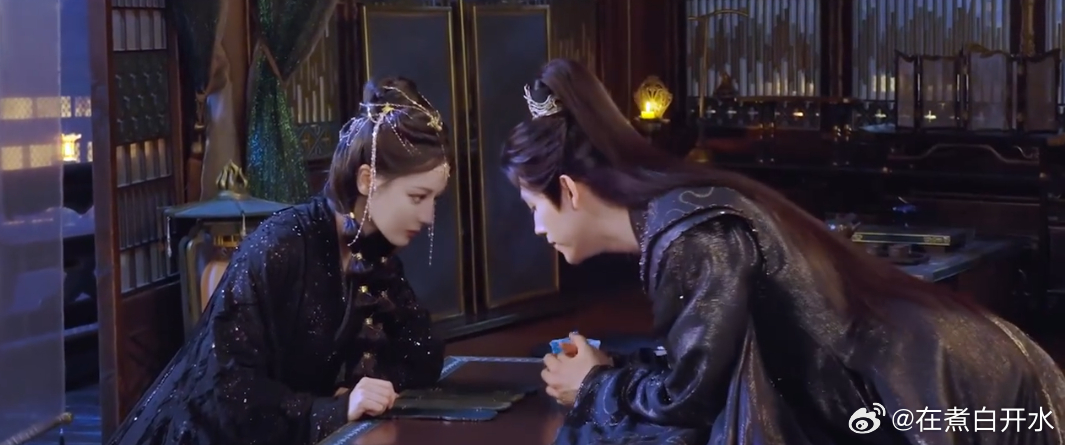 来看娱乐陈飞宇屁股翘的能顶一瓶汽水了陈飞宇臀部翘到可以顶一瓶汽水陈飞宇身形线条真