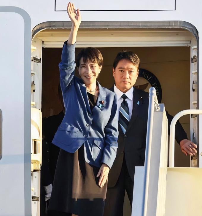 日本遭遇双杀！高市早苗又迎来噩耗。
11月22日，日本当地媒体在报道中称，不仅日