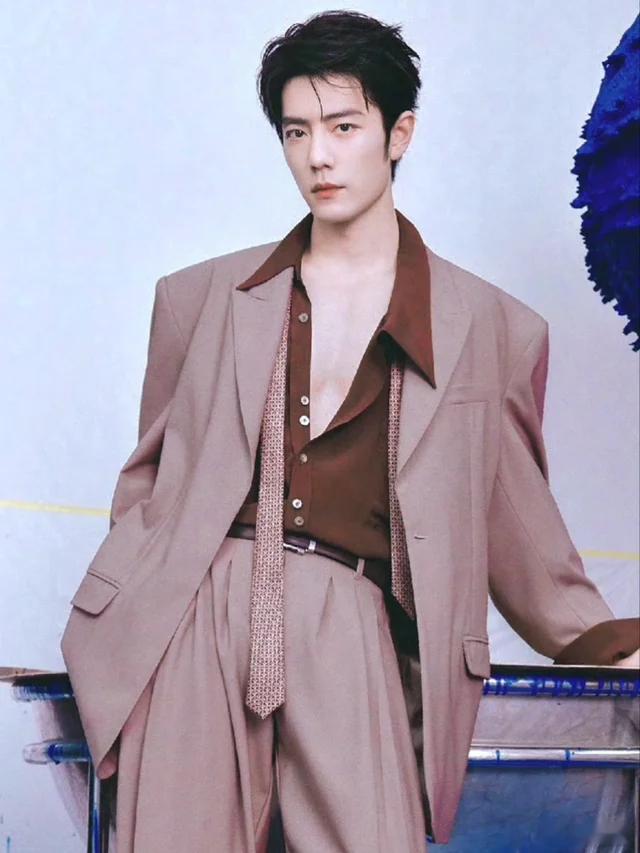 VOGUE肖战十月刊封面肖战角色之外VOGUE大片VOGUE肖战十月刊封面，真的