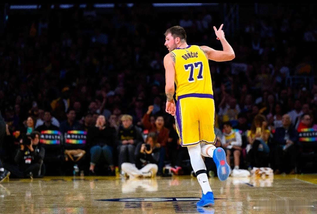 本赛季联盟共有11次35分+10助攻，东契奇一人独占4次NBA杯小组赛，湖人今日