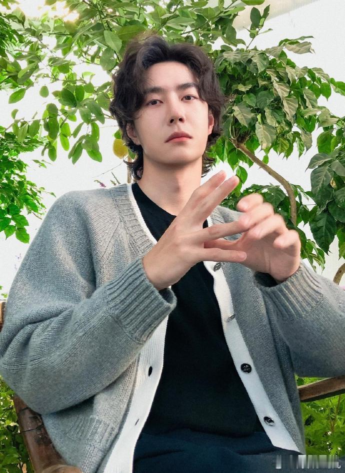 1. 网传王一博明年有出演新剧的打算，现阶段正在筛选剧本。消息刚流露出去，就收到