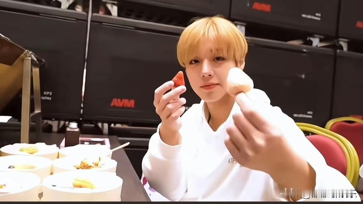 韩国艺人朴志训给大家提供了一条减肥妙招。


近日，韩国艺人朴志训在接受采访时，