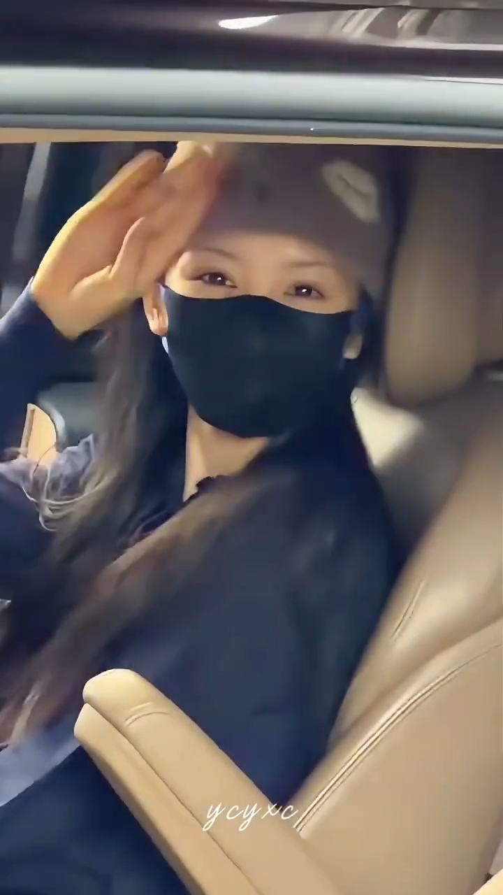 张凌赫田曦薇hi6逐玉剧宣上班 张凌赫田曦薇hi6逐玉剧宣上班，节目录制顺利 ，