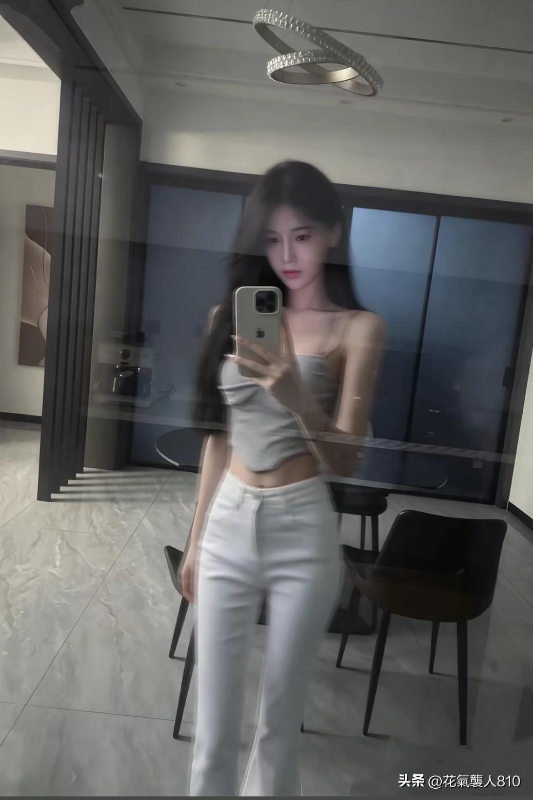 牛仔裤配什么上衣