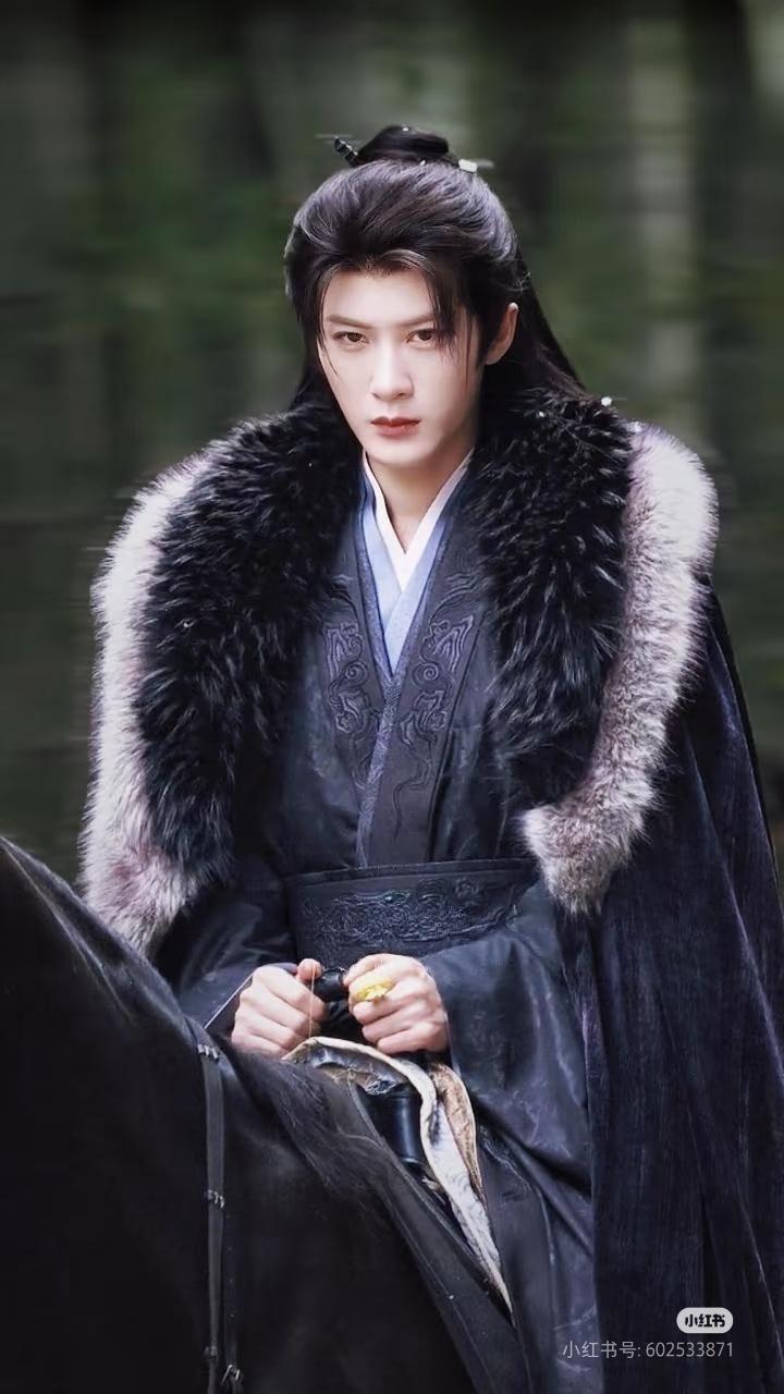 天啊！檀健次《何不同舟渡》谢却山这造型太美了！清冷绝美，古装的神啊！每一帧都是精