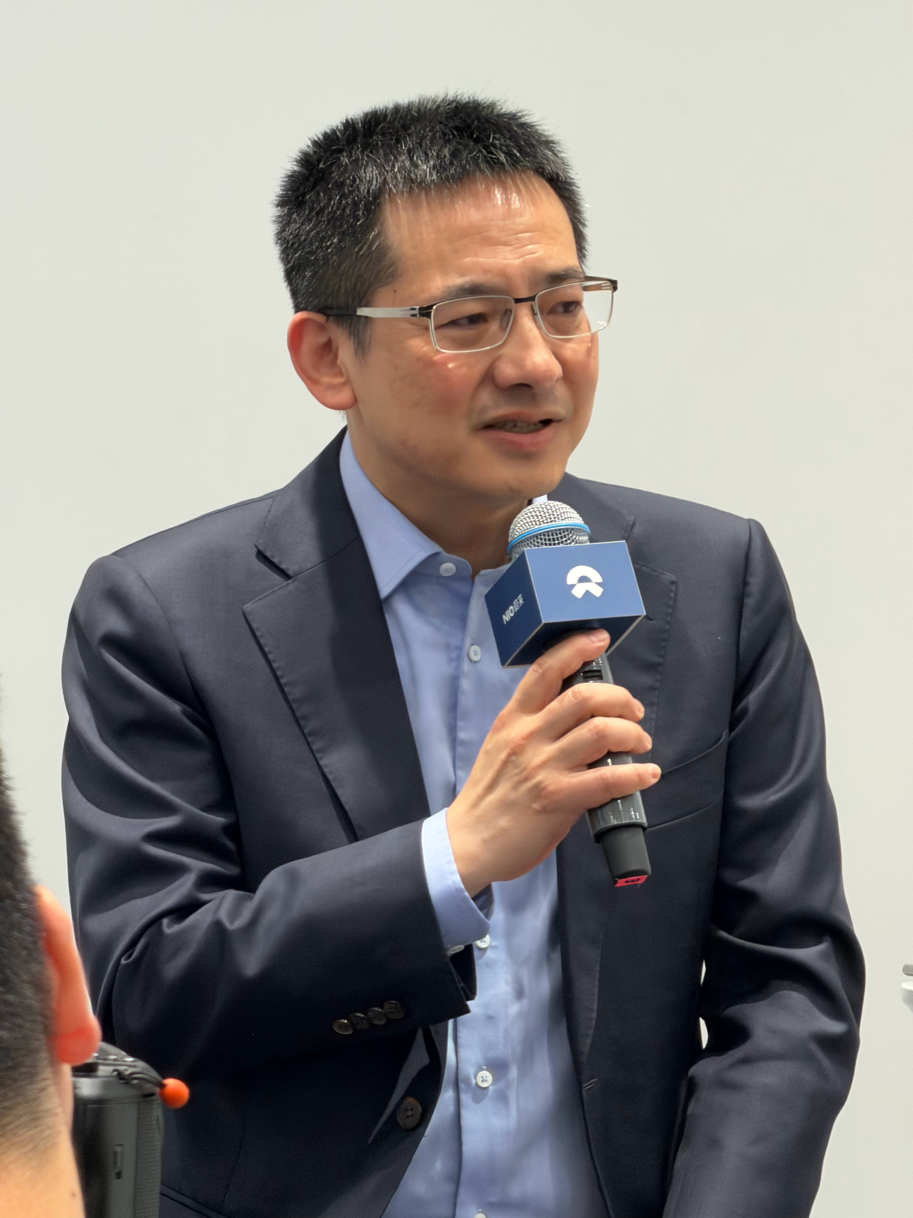 力洪总：车企的发展更好是对老用户的一种保障，车企需要向前技术创新迎接新的挑战。蔚