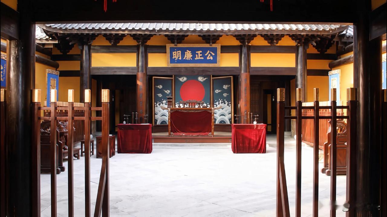 近期央视曝光了通辽和乾安大棚骗局。
从本质上看，通辽案骗子瞄准的是施工老板、工程
