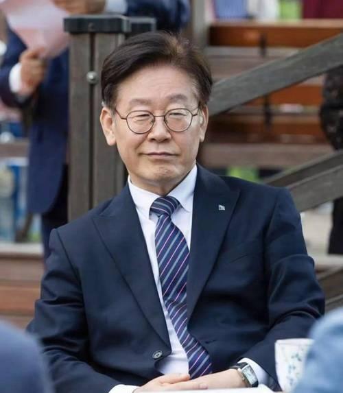 对中国降格了！九三大阅兵马上就要开始了，中国给周边国家都发了邀请，韩国当然也在其