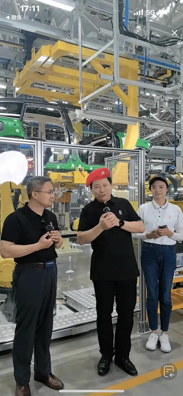 上市25天，问界新M7订单突破五万台。这么多的订单，这波压力给到工厂了。据说有车