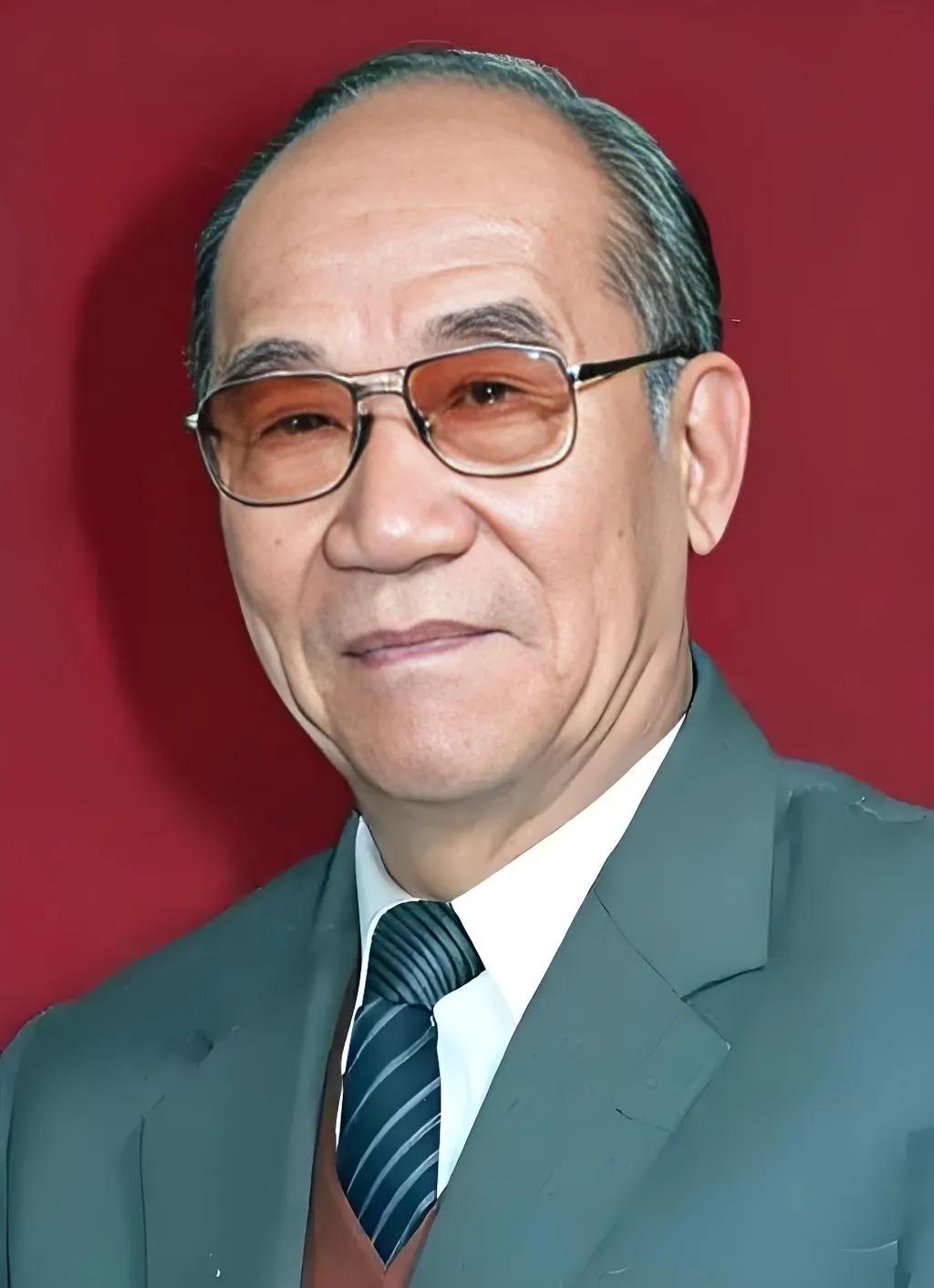 侯宝林先生在弥留之际，哭着向喜欢他的观众朋友们告别，他说自己还有好多事情要做，没