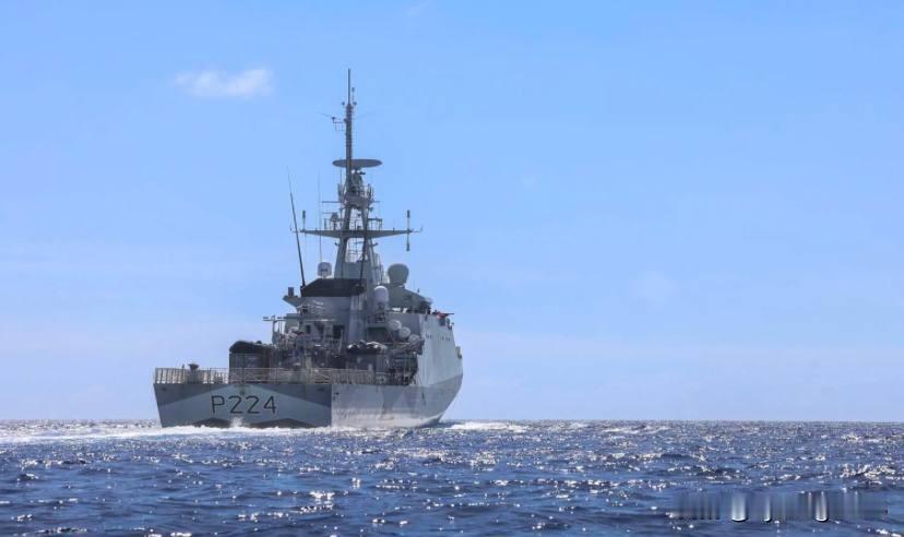 🇬🇧 2026年5月2日，英国皇家海军巡逻舰“特伦特”号（HMS *Tren
