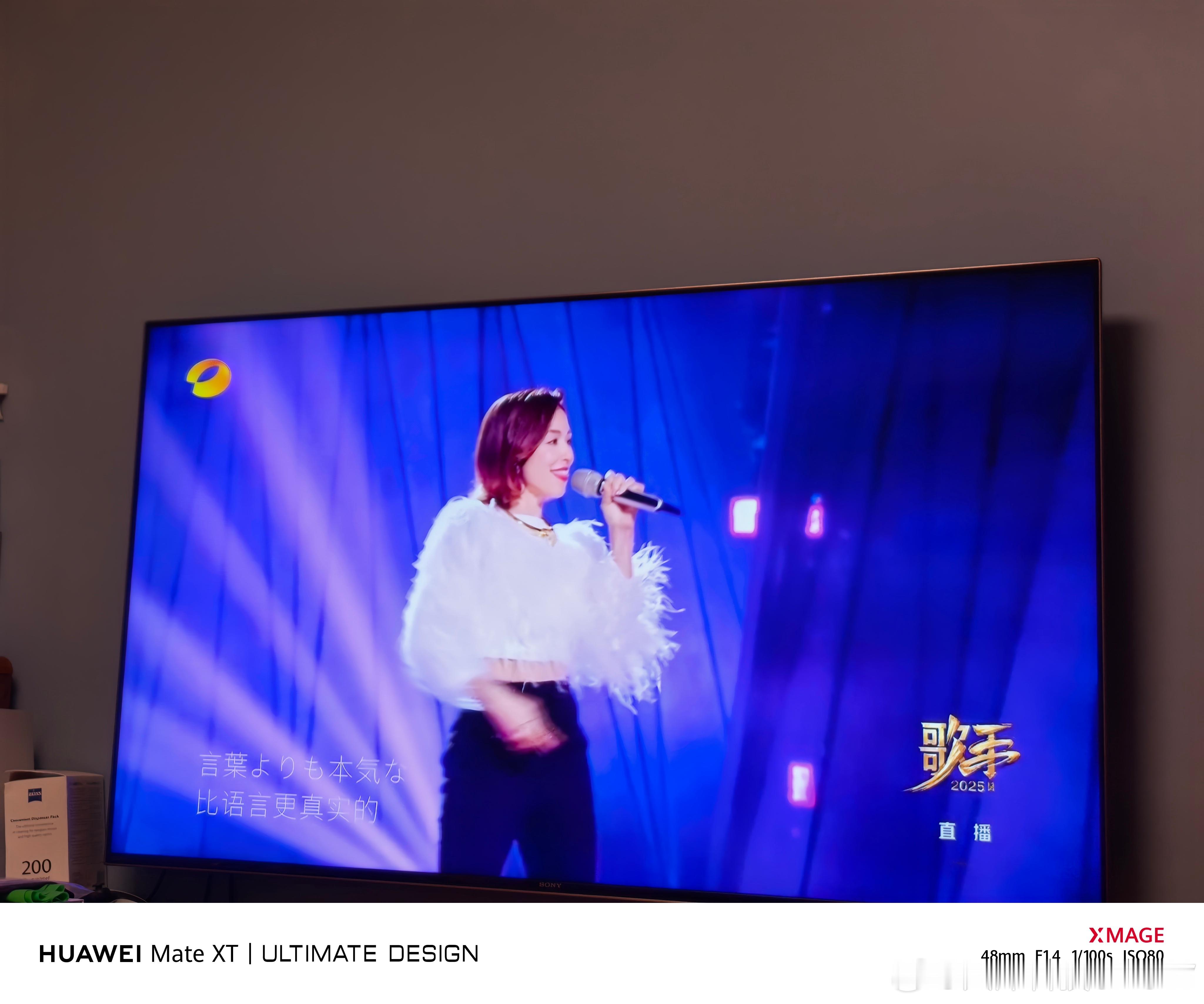 歌手直播第一个日本歌手感觉实力平平啊，大白嗓，气息也不太稳……对比去年的凡西亚和