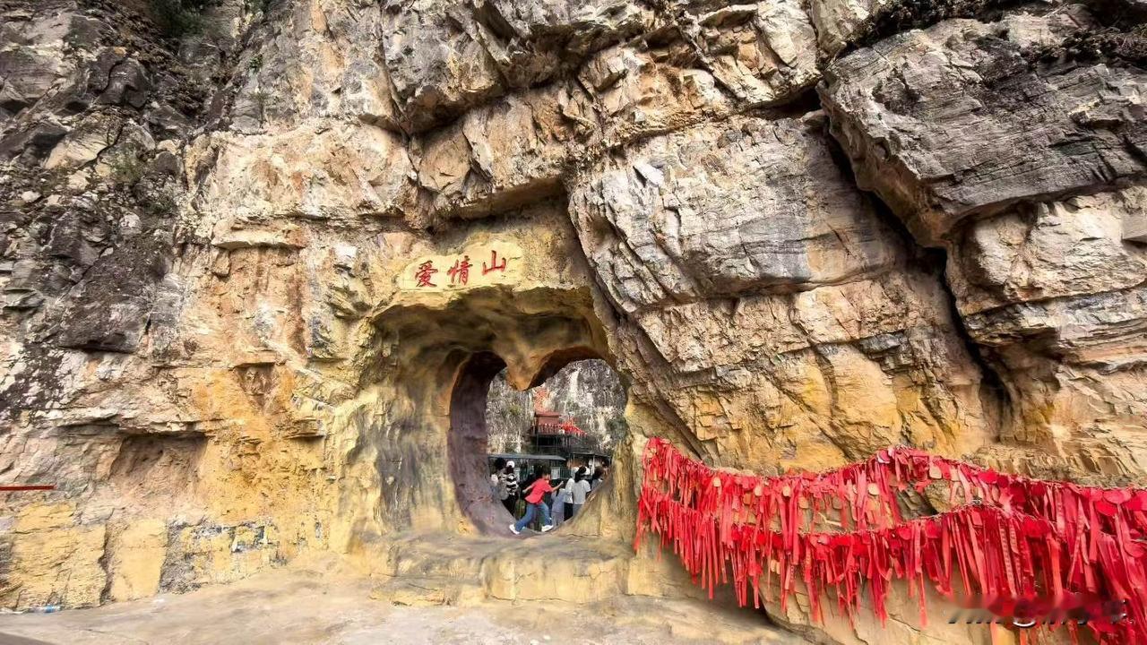 八月反弹的结束，后果是什么？想必大家都知道，从历史上各大指数走势去分析，历史不会