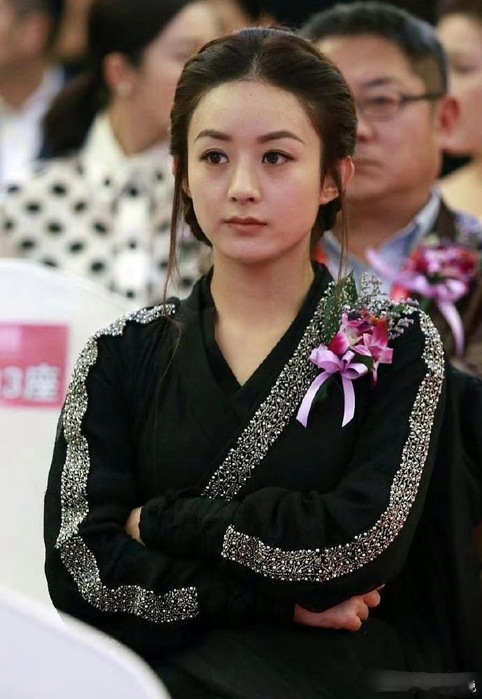 敢穿着戏服，就去领奖的女演员，除了赵丽颖，还有谁？ ​​​