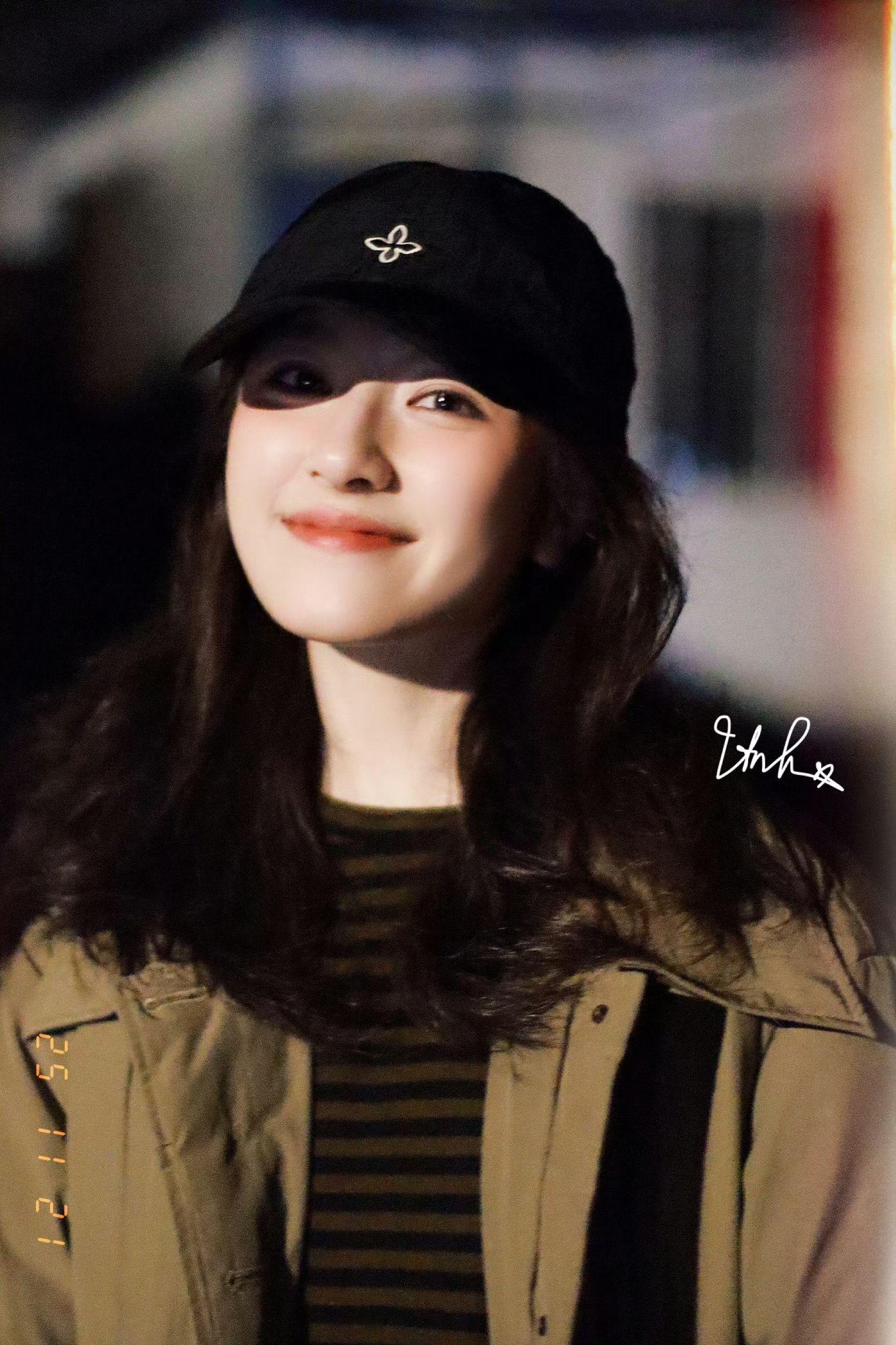 捡到了新的图，妹妹真的很喜欢戴帽子哈哈哈