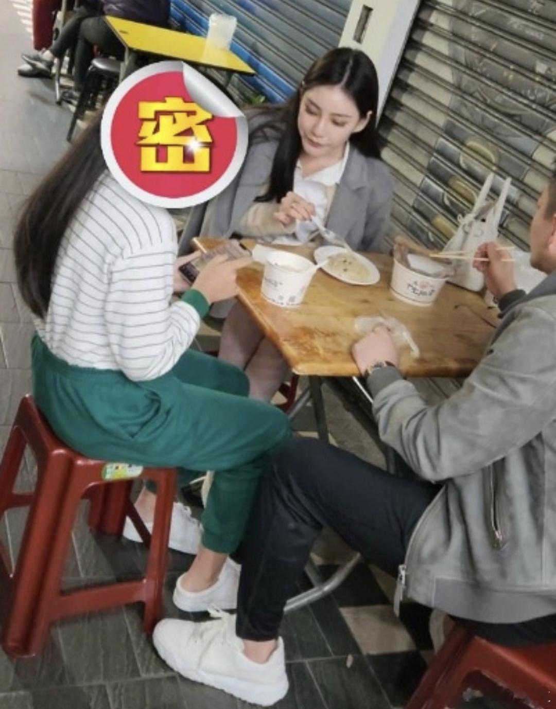汪小菲Mandy带小玥儿吃路边摊，网友在台北街头偶遇汪小菲带小玥儿与新女友吃路边