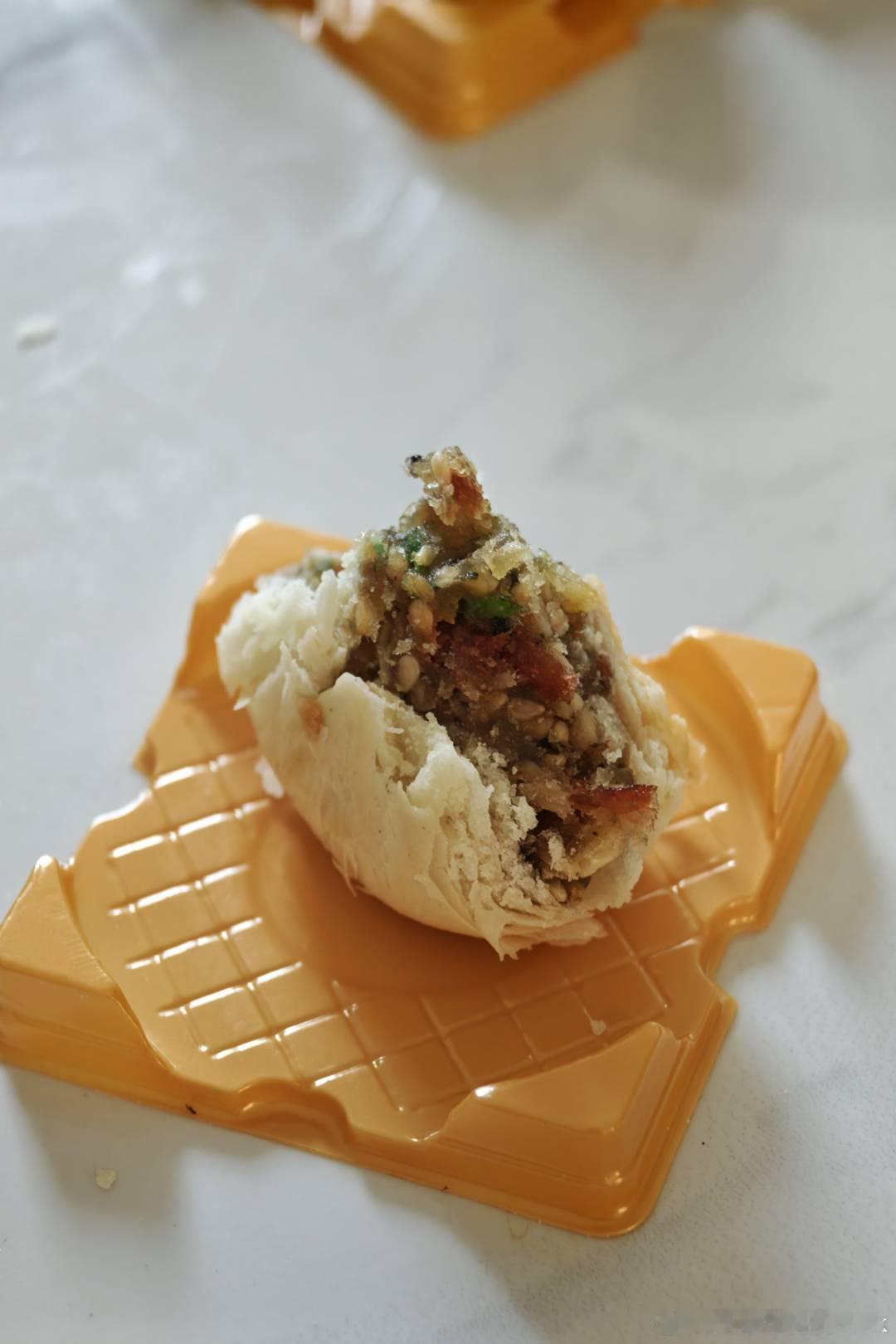 中秋月饼(っˆڡˆς)🥮这个苏式五仁意外的好吃，谁说五仁难吃啊，我觉得还可以啊