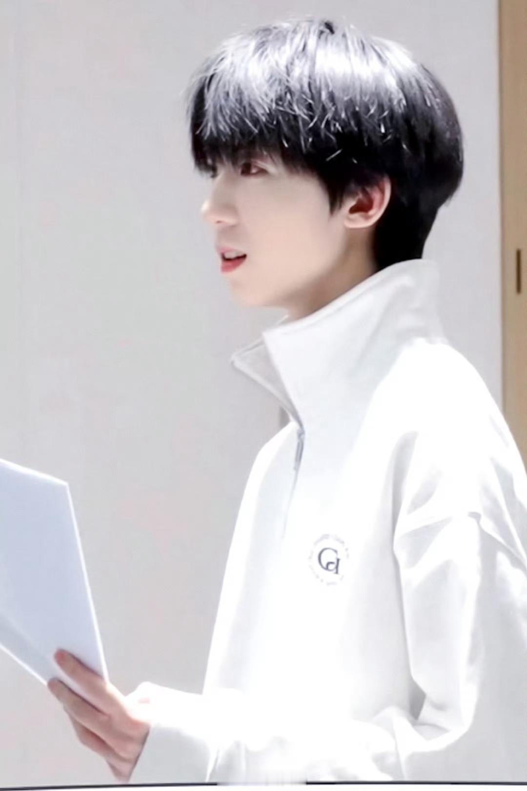 我靠，这个杨博文太帅了。完全白月光啊