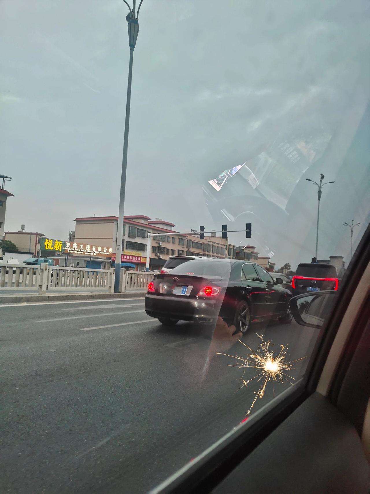 “救命！好喜欢这句话"
“祝她心结开，万物生，重塑骨，了前尘，一念间，天地永恒。