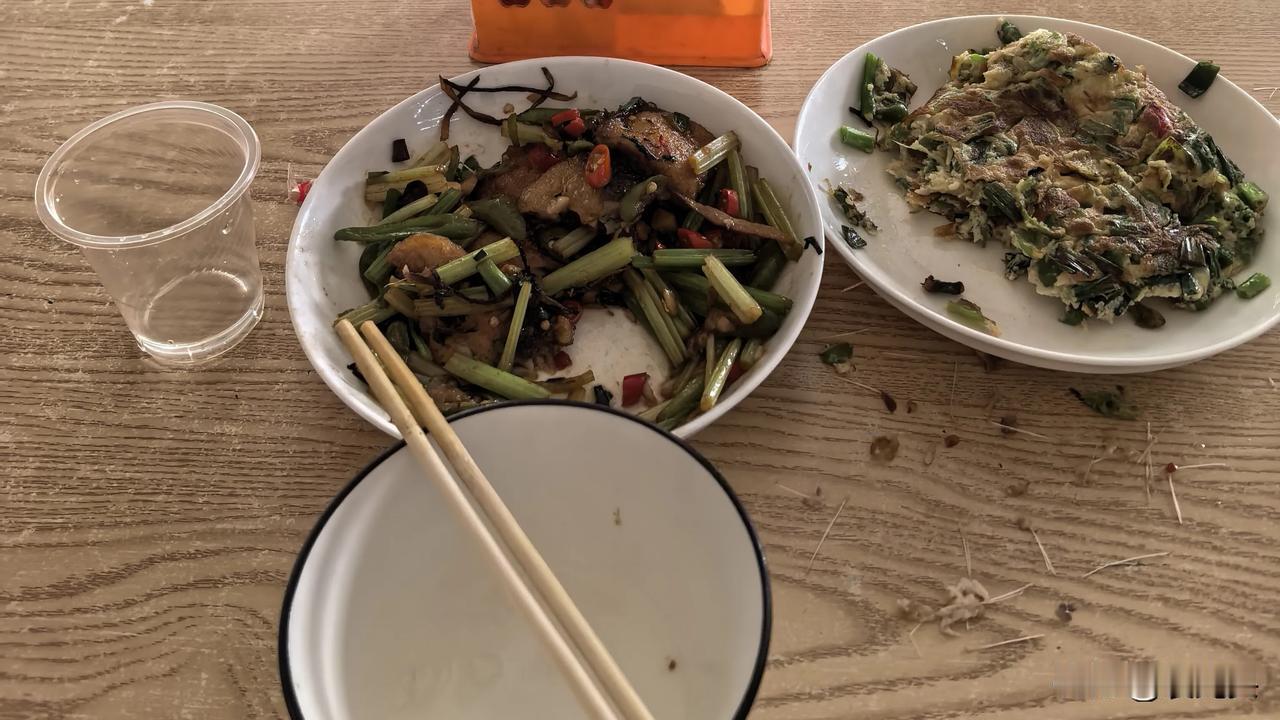 帮我点评
当然最好是，少年夫妻老来伴。
但是，并非人人尽如人意。

儿女们各有各