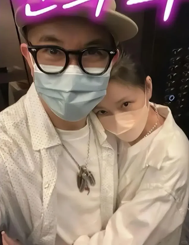 大S与汪小菲二人的经历，就是娱乐圈里的“超级大型连续剧”，离婚两年多了，没有想到...