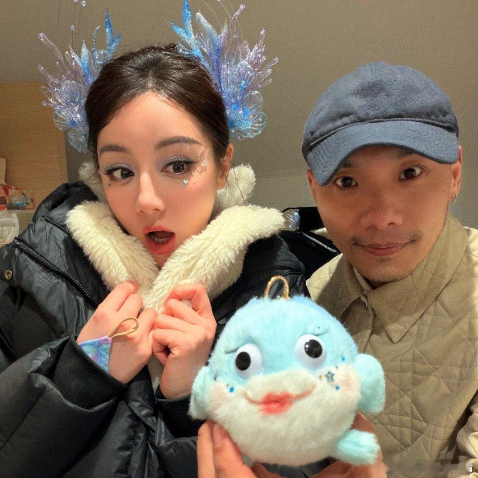 王亚飞给热巴化的人鱼姬妆原来化妆师长的 