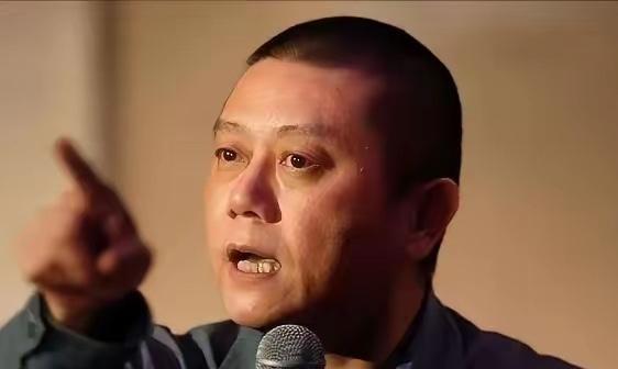 王朔就曾直言：台湾就是一个小岛，你打它干什么？只要把台湾海峡划成战区，台湾上空禁
