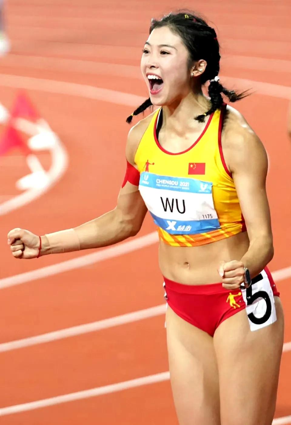 女飞人诞生！
吴艳妮12秒76夺银，个人最好成绩！
第一次觉得帅气，
强大可以用