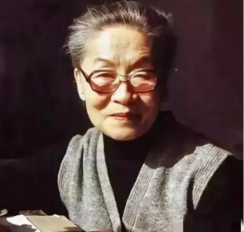 人性最大的谎言就是，老婆可以再娶，而妈妈只有一个，这句话害了无数个家庭。没错，你