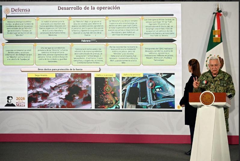 23日，墨西哥国防部长里卡多·特雷比利亚·特雷乔在墨西哥城帕拉西奥国家歌剧院举行