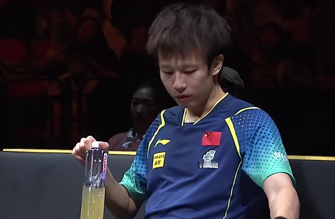 林高远2-4不敌梁靖崑：止步男单八强连连摇头 还剩两项决赛需调整
北京时间10月