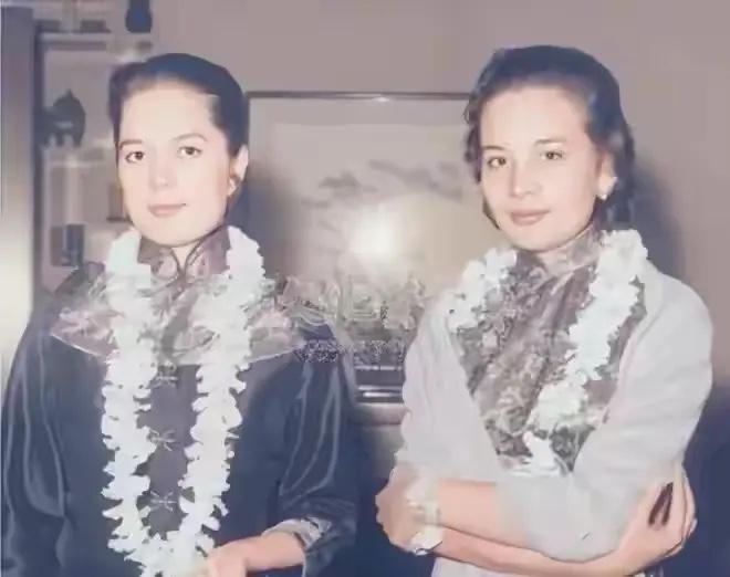 1957年，蒋纬国夫人邱爱伦与蒋经国女儿蒋孝章的合影，照片中左边的邱爱伦是中德混