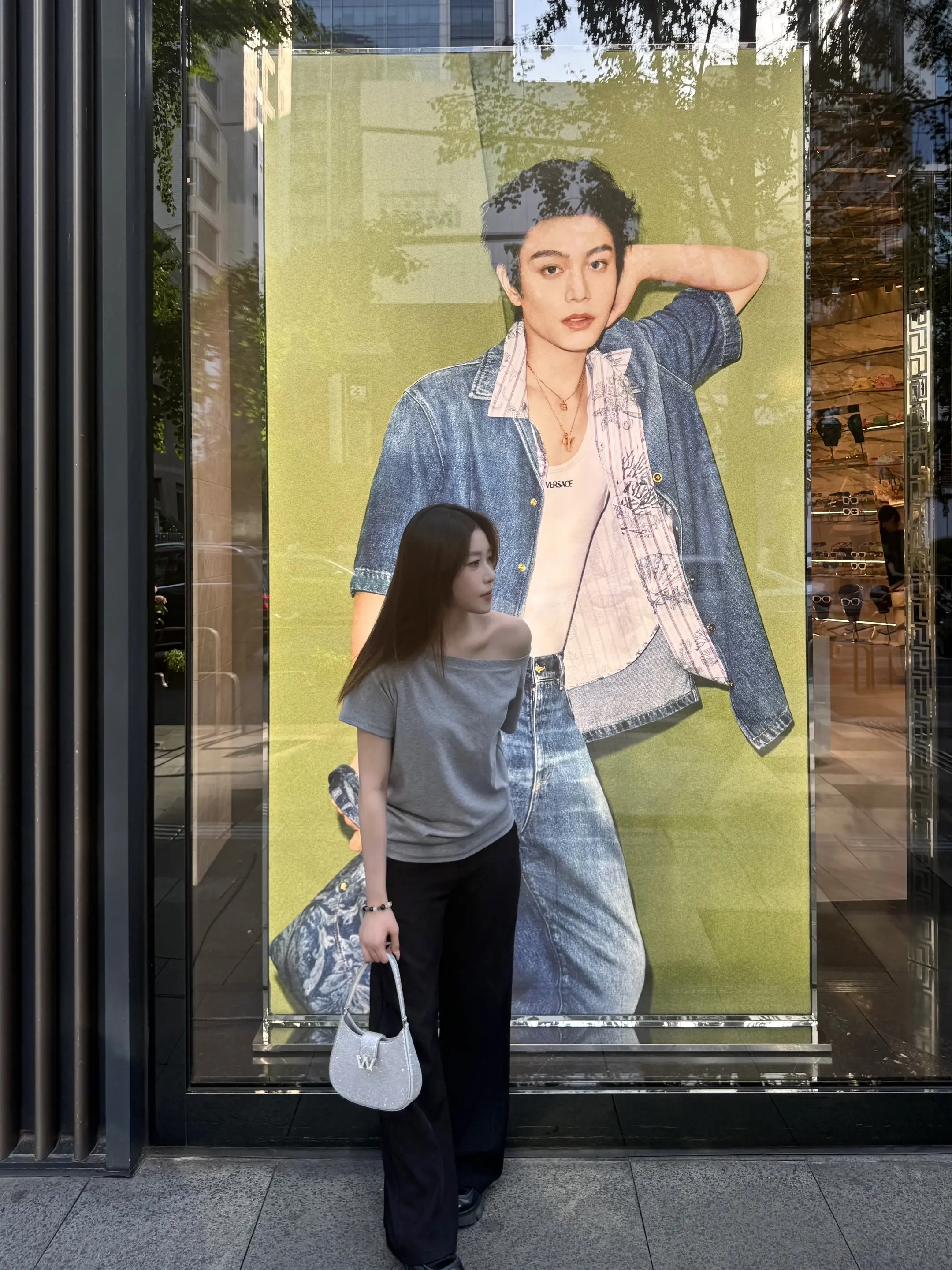 我开始迷信 希望你的掌纹里有我的命运