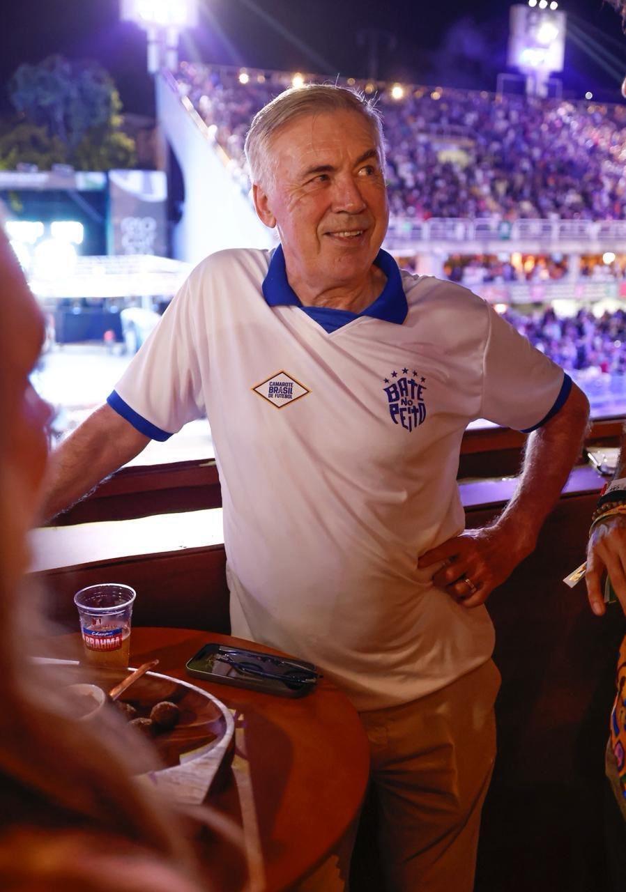 安切洛蒂也加入了里约热内卢狂欢节的行列。 