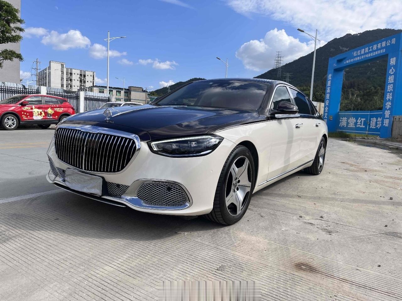 奔驰 迈巴赫 S480 4MATIC 黑外/米内去年1月上牌，41000公里，全