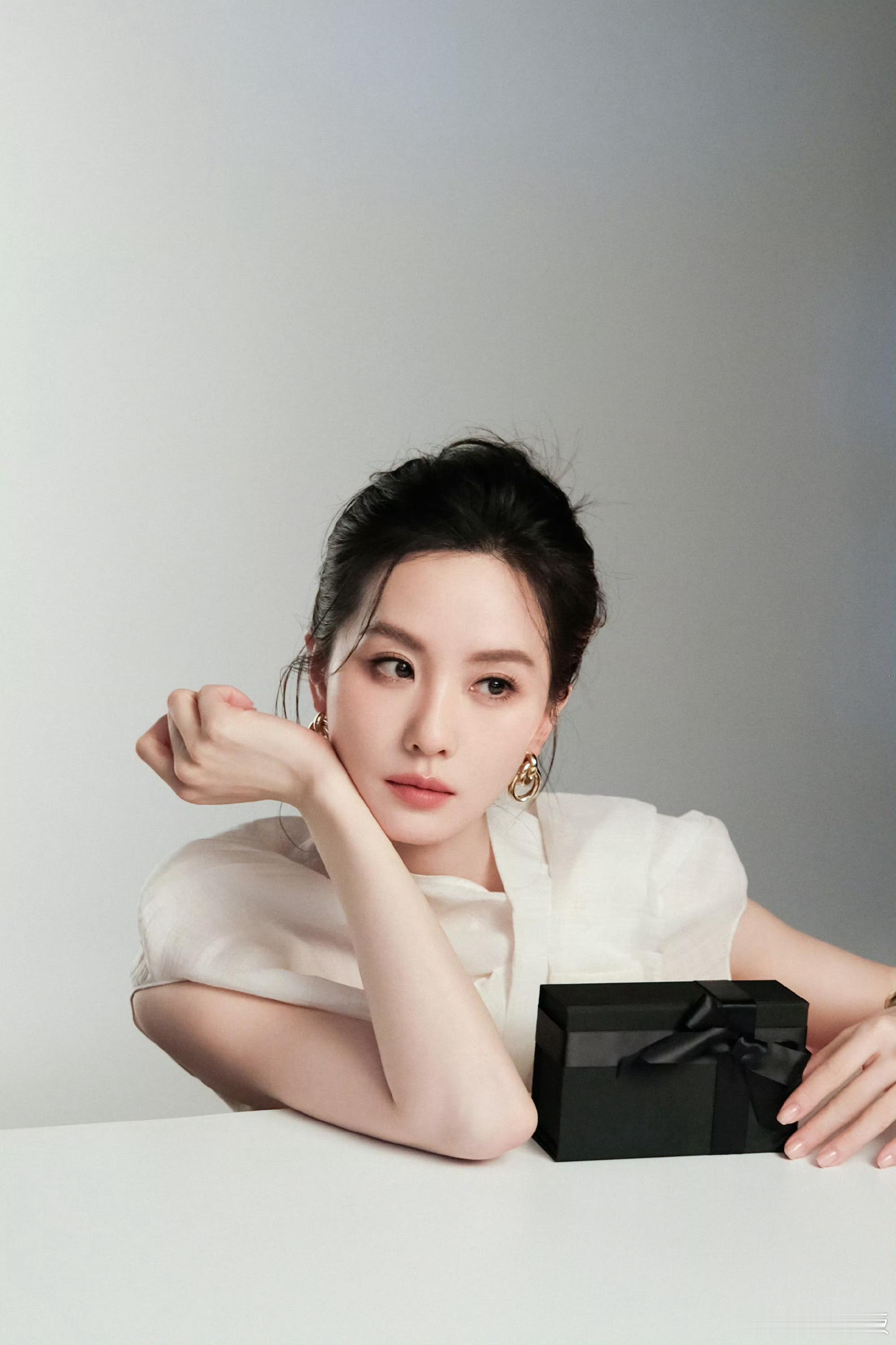 刘诗诗纯白典雅刘诗诗广告花絮图刘诗诗广告花絮图，好美，[爱慕][爱慕] ​​​