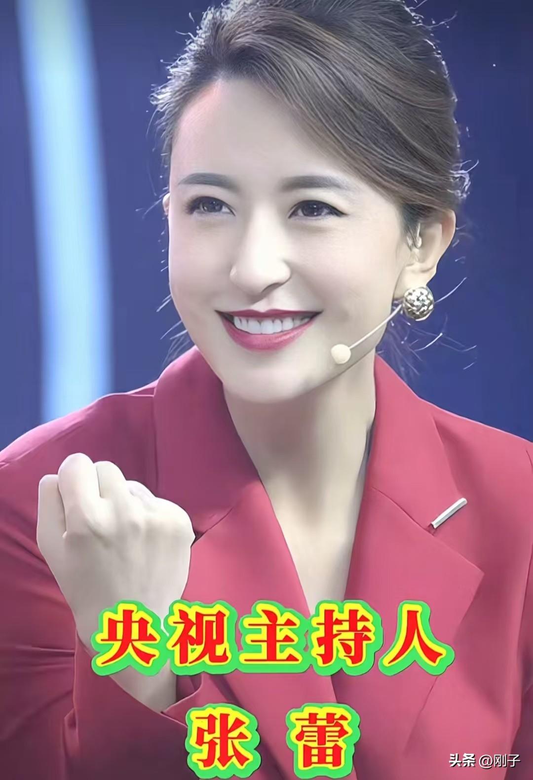 气质出众的央视女主持人，腹有诗书，自带优雅气场
 
央视舞台，见证无数优秀女主持