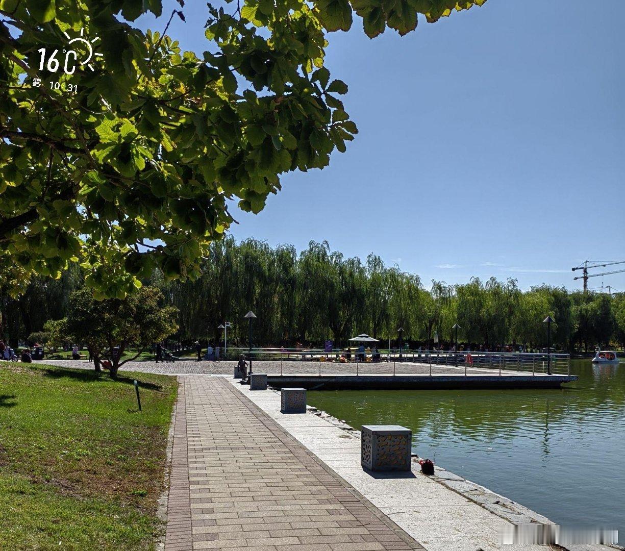 早安          准备出门……     [挤眼] ​​​