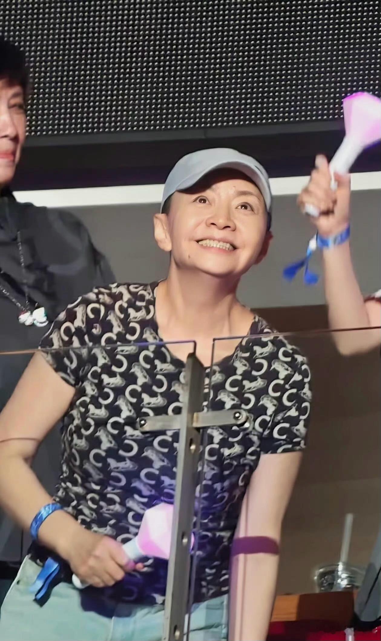 宋丹丹穿20年前家有儿女的衣服谁是宋丹丹？这是刘梅！夏冰雹他妈！ 成都