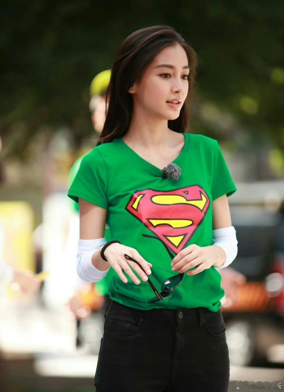 #angelababy# [心]#杨颖# 绿衣与Angelababy绝配“出圈名