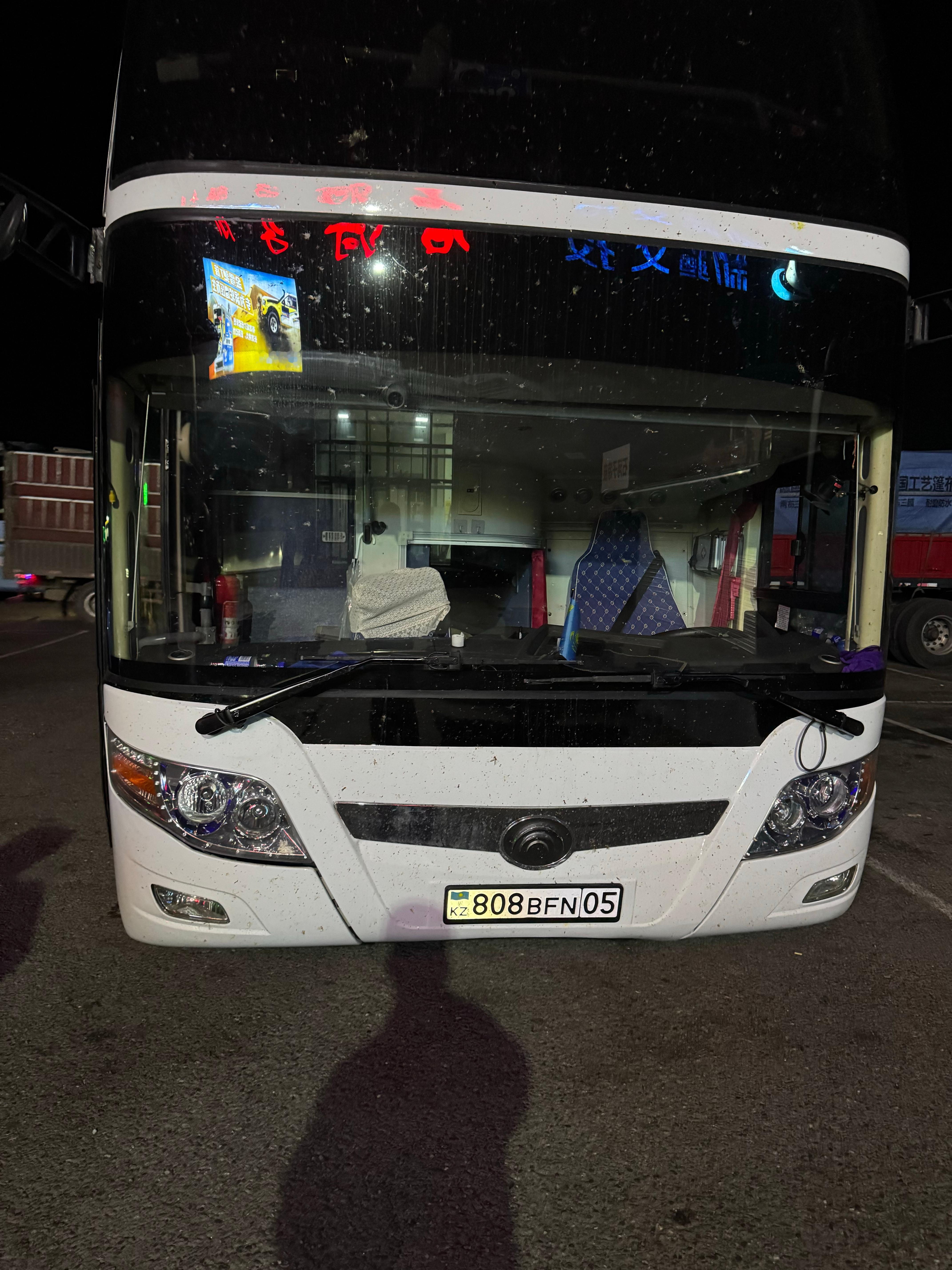 在新疆的服务区遇见这个牌照的车 有铁铁们知道是哪个国家的么  ​​​