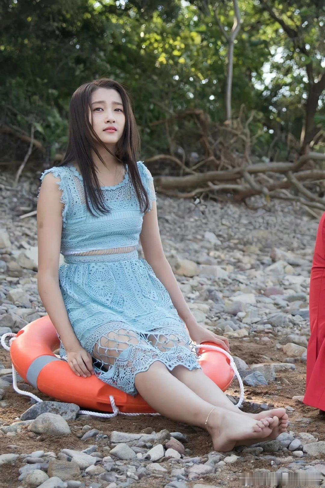 国民闺女关晓彤美的很真实很自然！ 